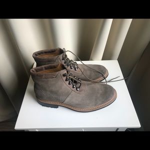 Wolverine 1000 Mile Chukka Boots like new